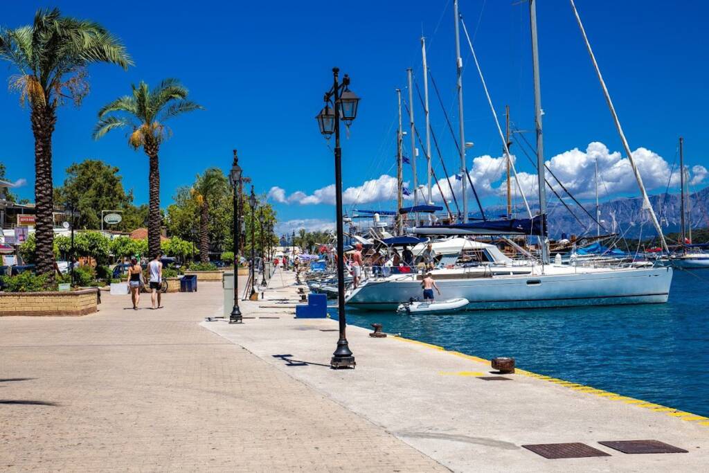 A walk on the port of Nydri.